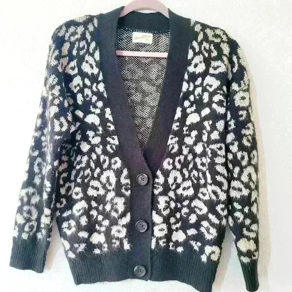 Universal Thread womans Animal Print Cardigan sweater Size S - Picture 1 of 8